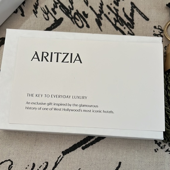 LIMITED EDITION Aritzia Keychain - based on the Chateau Marmont Keychain - Picture 6 of 6